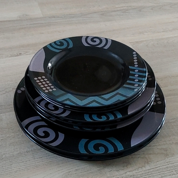 Mikasa Intaglio dinner set - Picture 1 of 3